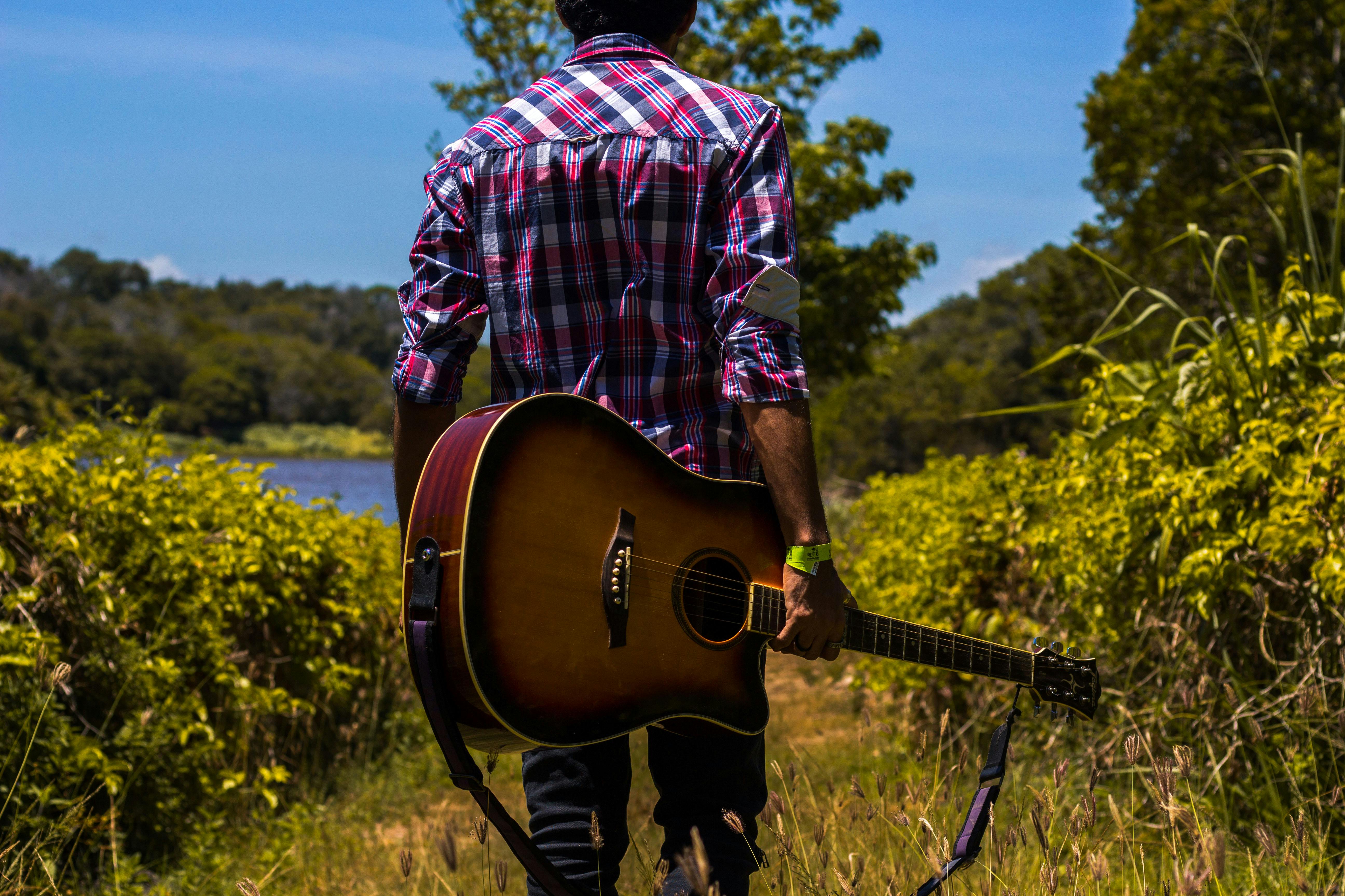 Best Father's Day Gifts for Guitar Players - 7 Practical Gift Ideas - Musiciangoods
