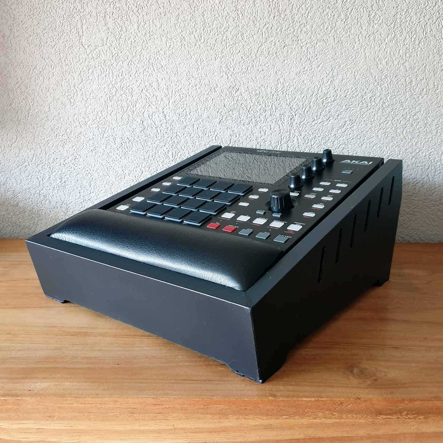 Akai MPC One Stand Wood Matte Finish LED - Musiciangoods