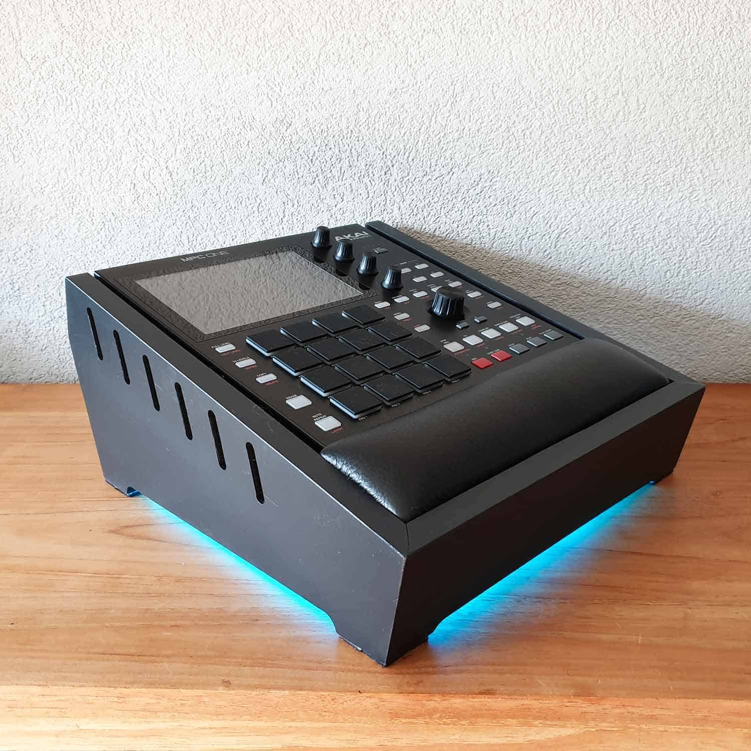 Akai MPC One Stand Wood Matte Finish LED - Musiciangoods